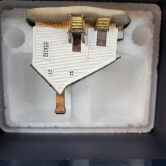 Lang & Wise Colonial Williamsburg Taliaferro Cole Shop Ceramic Figurine 28489708 - Picture 8 of 12